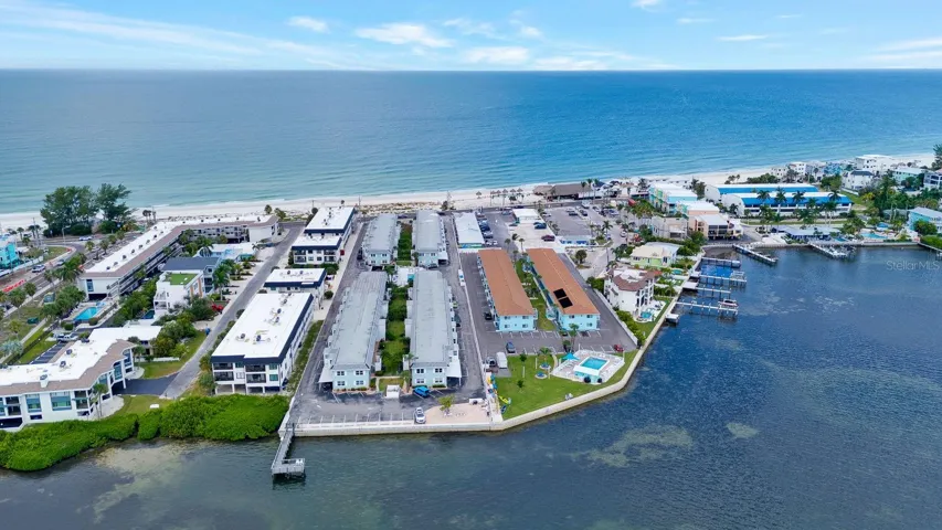 Front and Center gulf to bay views