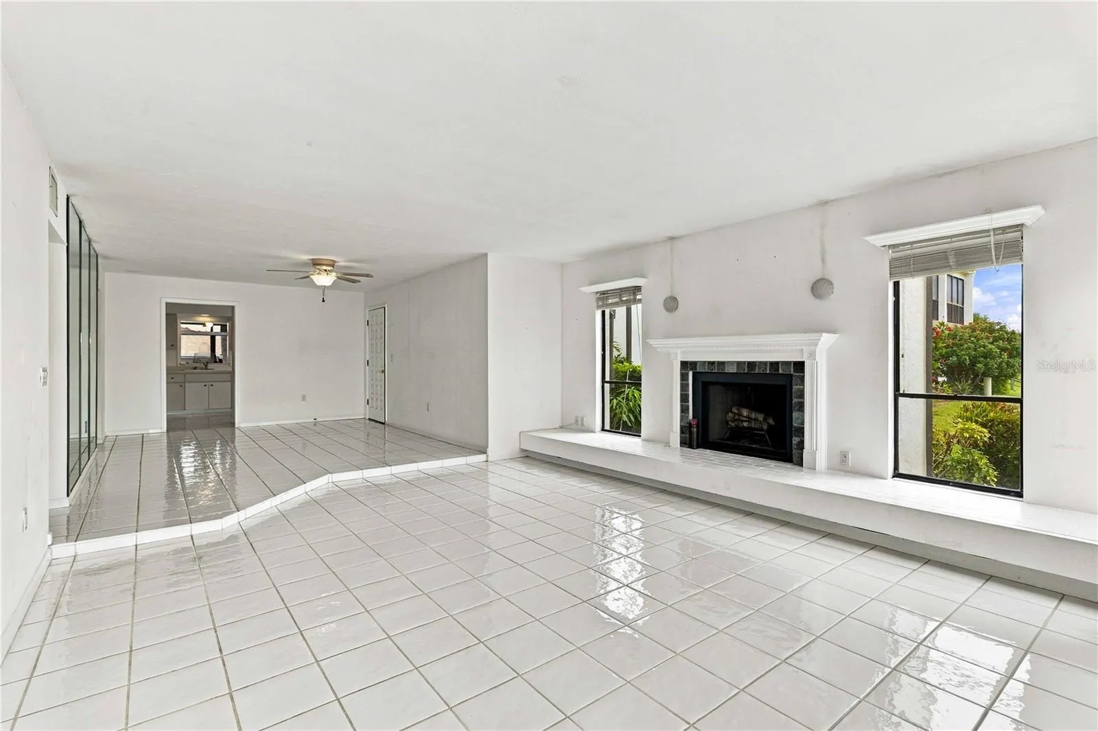 living room/dinning room