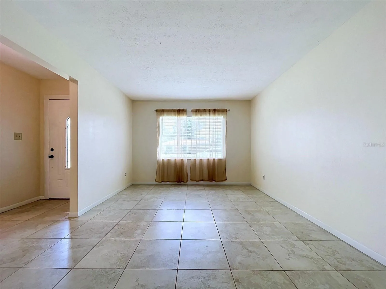 Large Living Rm