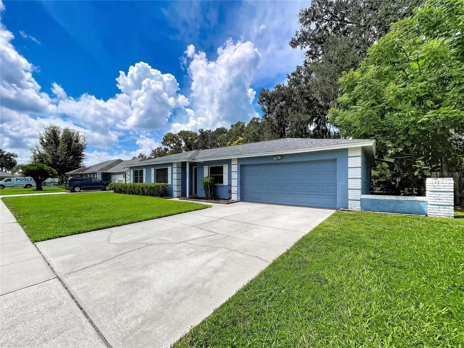 Front elevation driveway