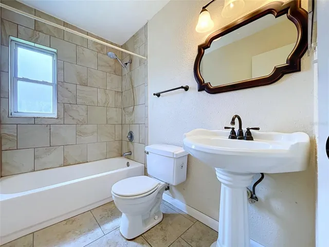 Hall Bath Tub/shower combo