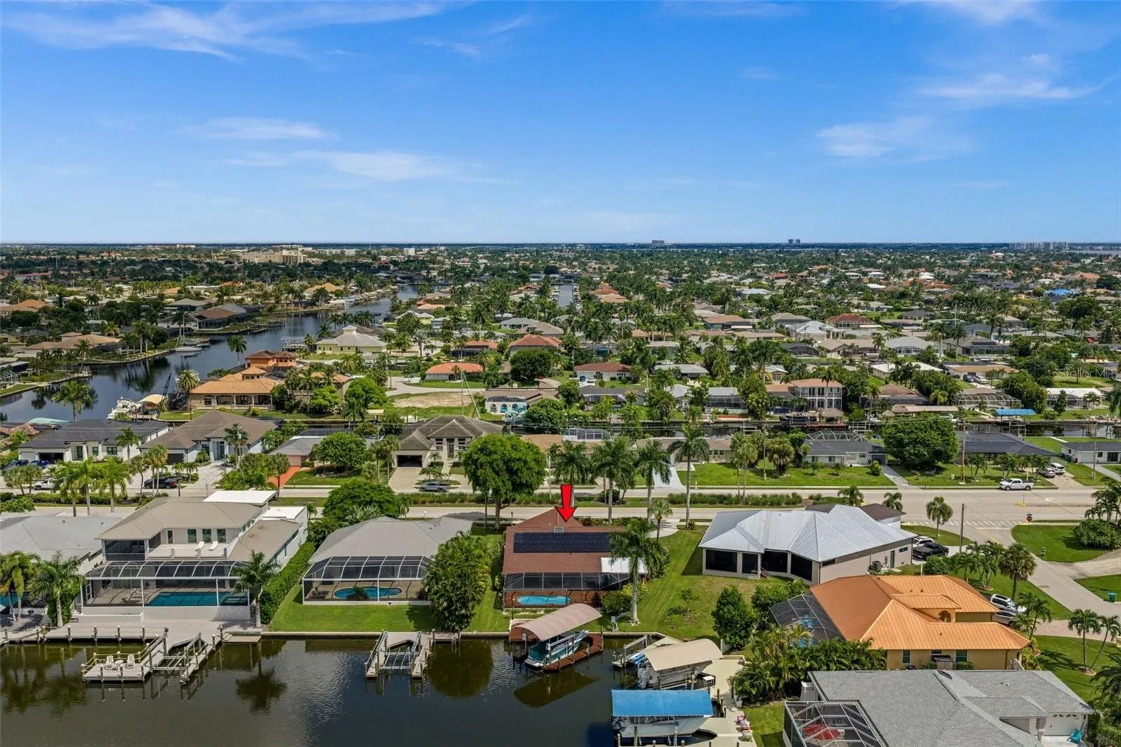 Convenient to downtown Cape Coral, Cape Harbour and Tarpon Point