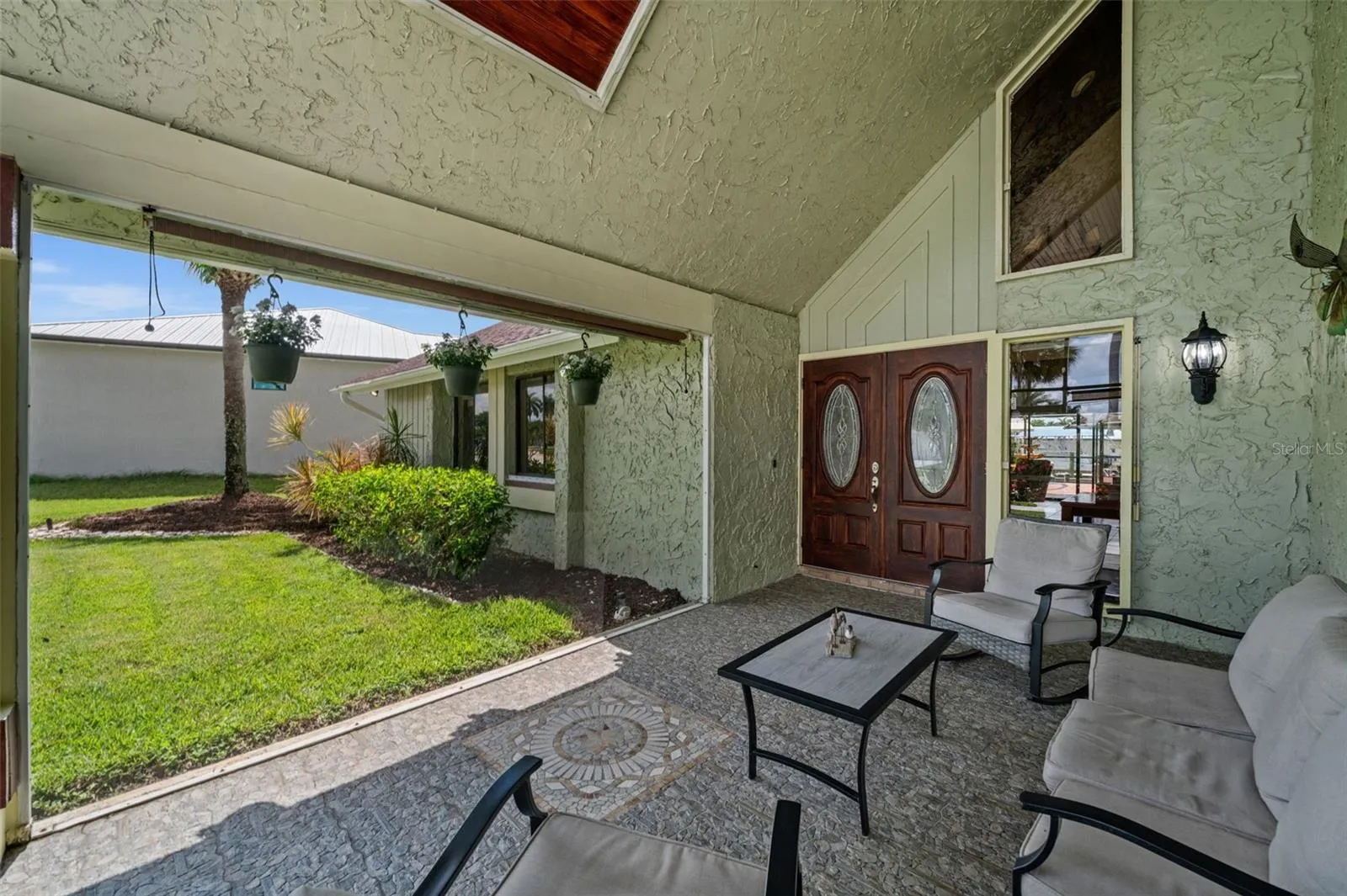 Large screen porch in the front