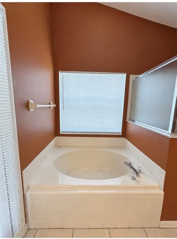 Primary, Bathroom, bathtub