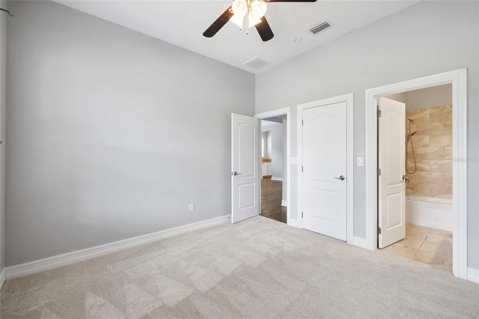 First Floor Guest En-suite