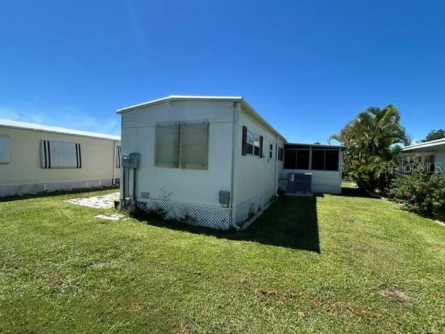 rear space / yard