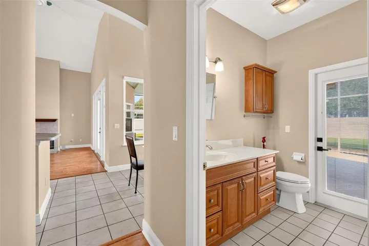Guest/Pool Bath