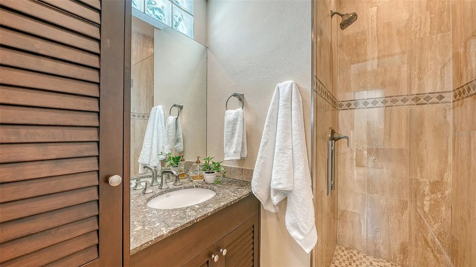 Casita full bath