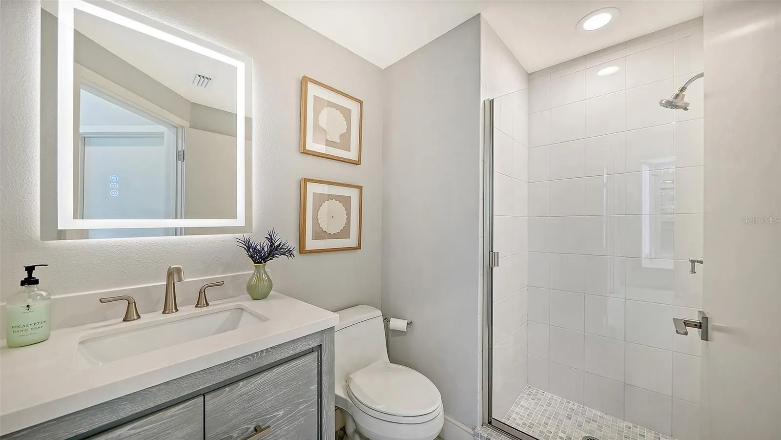 En Suite Bath 3