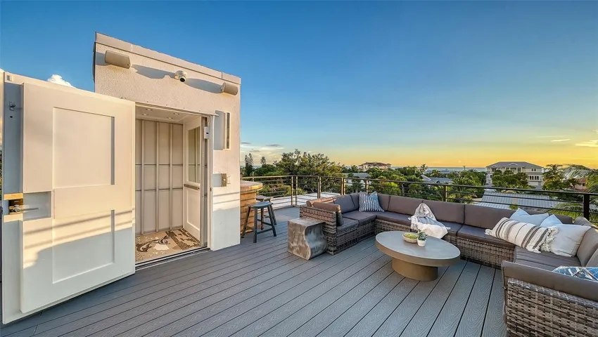 360 degree views from the rooftop deck