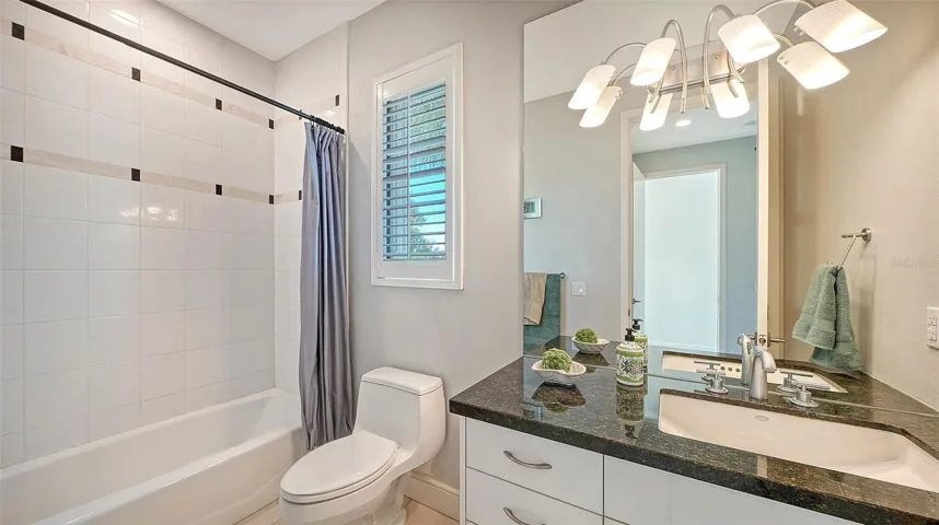 En Suite Bath 2