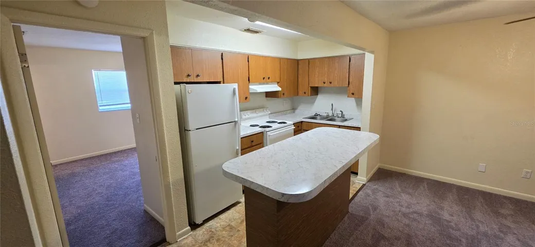 Kitchen with breakfast bar