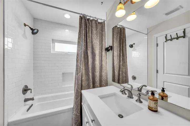 Ensuite bath for second level bedroom
