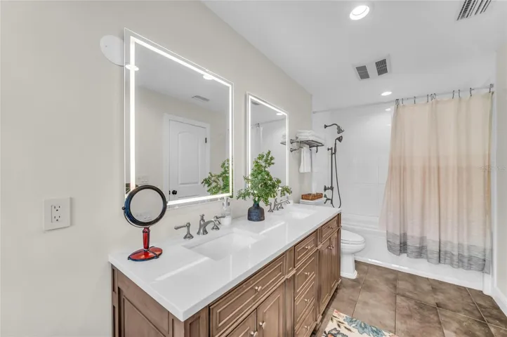 The owners ensuite bathroom with tub and shower.