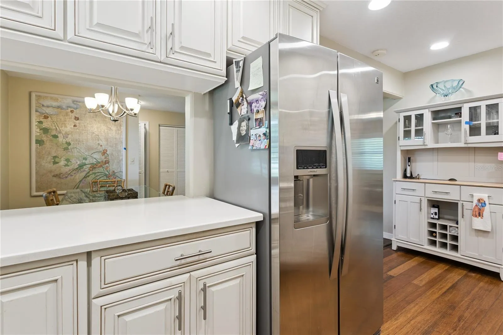 Pass through to the dining area from the kitchen.