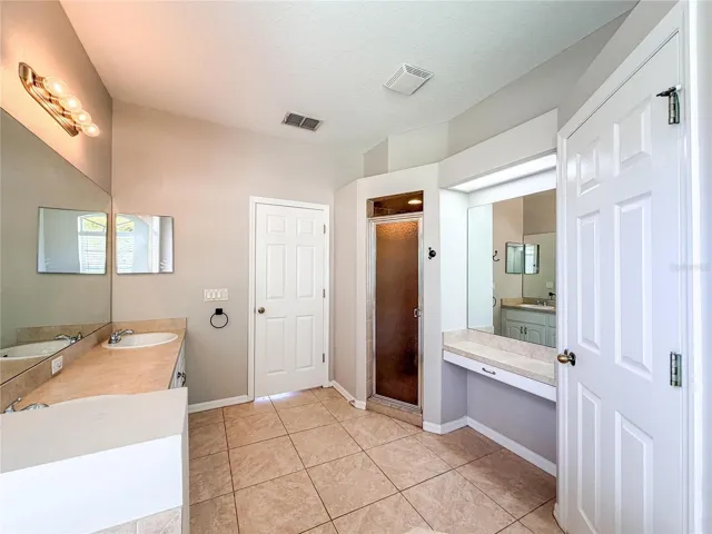 8604 Fenholloway Ct Primary Bath