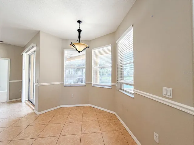 8604 Fenholloway Ct Eat In Area