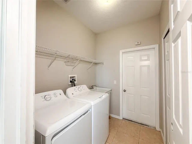 8604 Fenholloway Ct Laundry