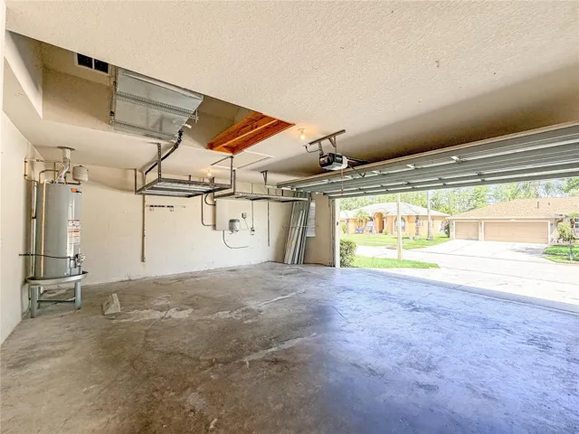 8604 Fenholloway Ct Garage