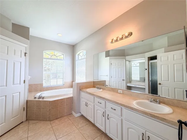 8604 Fenholloway Ct Primary Bath