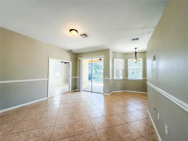 8604 Fenholloway Ct Living Room