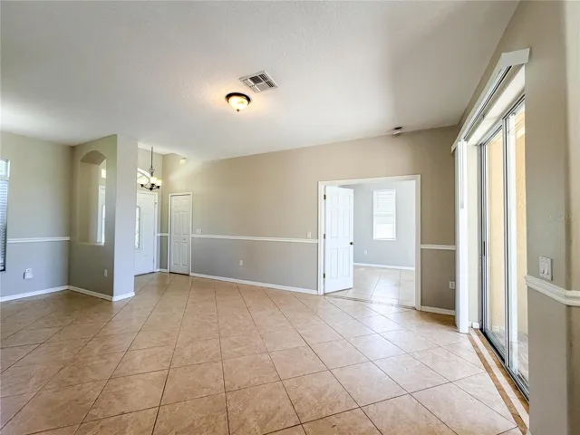 8604 Fenholloway Ct Living Room