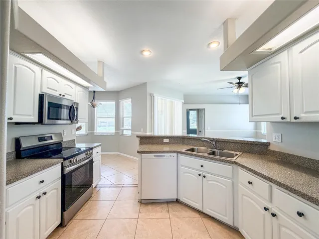 8604 Fenholloway Ct Kitchen
