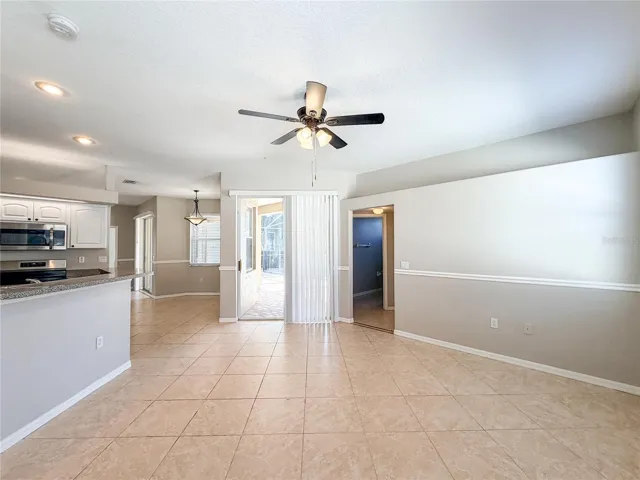 8604 Fenholloway Ct Family Room