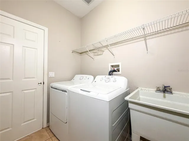 8604 Fenholloway Ct Laundry