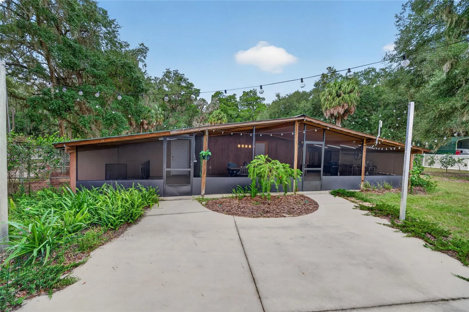 Exterior Screened Lanai