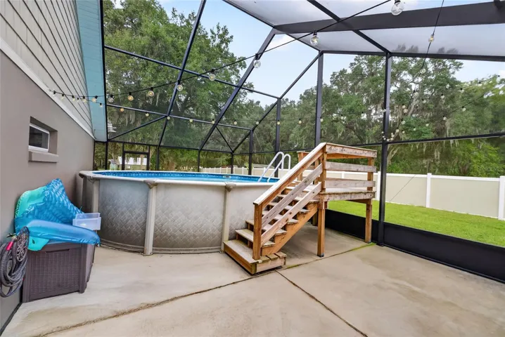 Screened Porch/ Pool