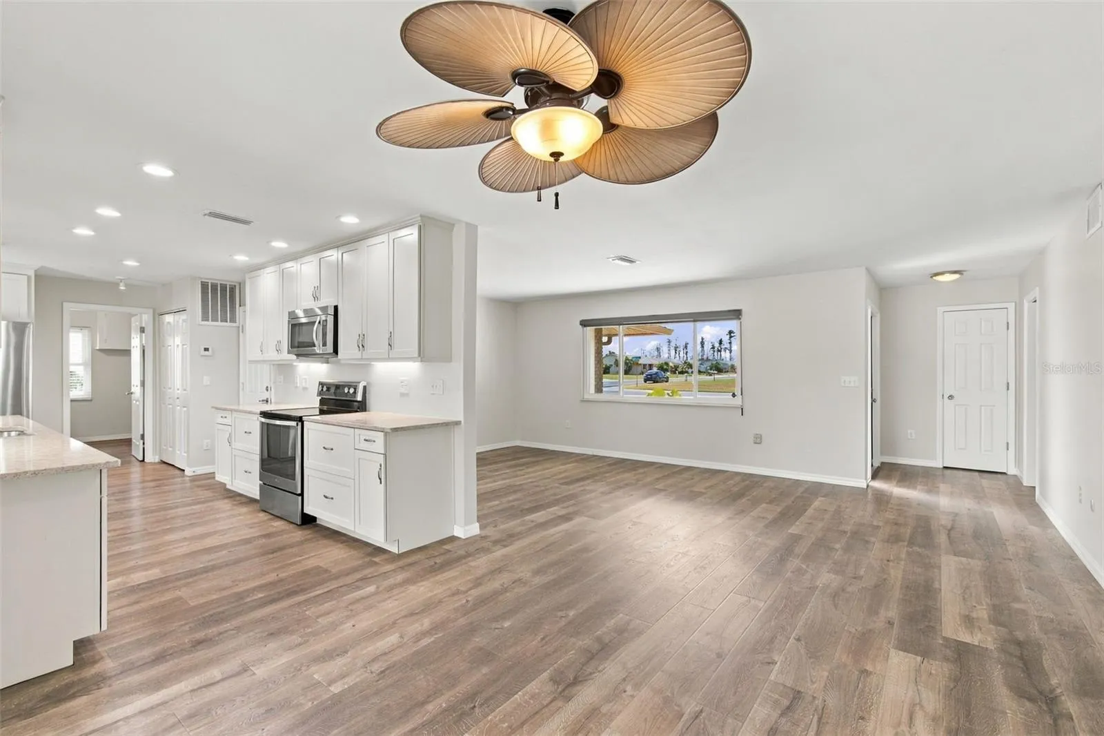 view looking toward front living rm/ den