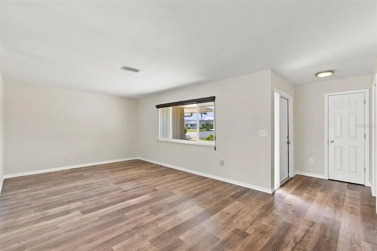 living room or den/office