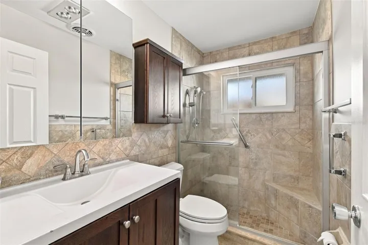 en-suite bath