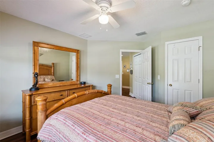 Upstairs Bedroom 4