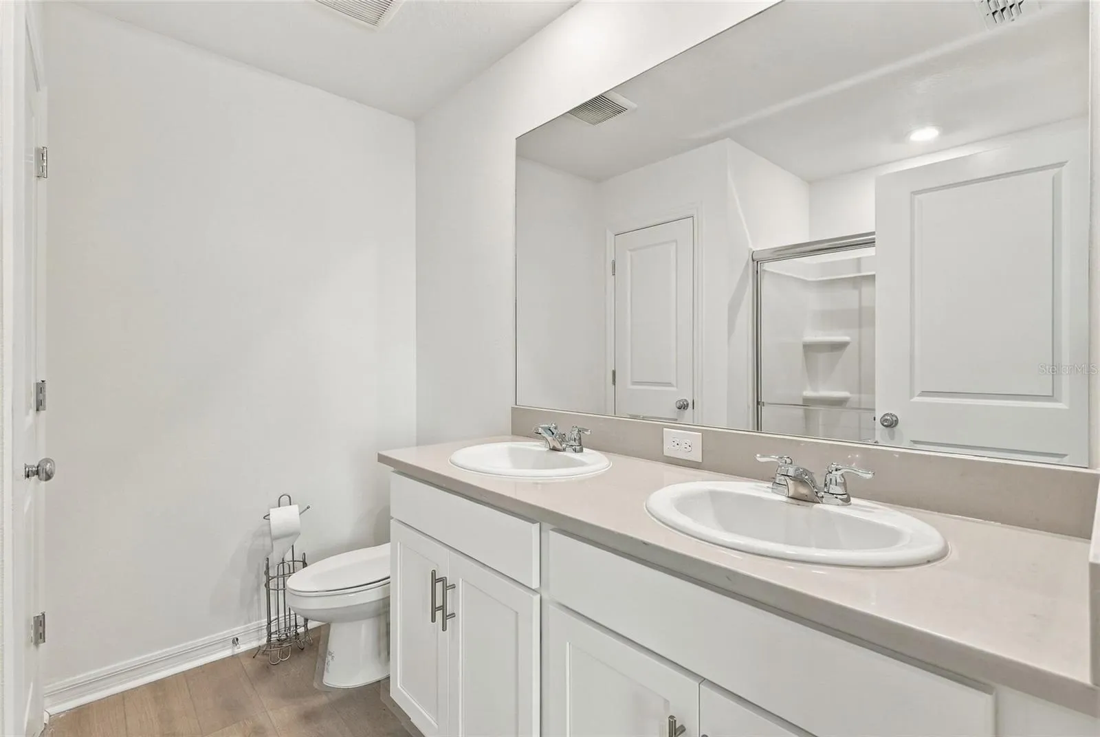 primary bath, dual sinks