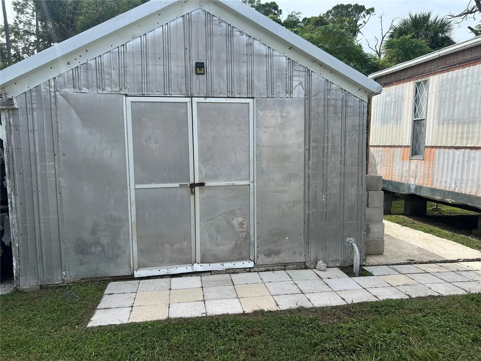 Shed 10 x 10 for laundry