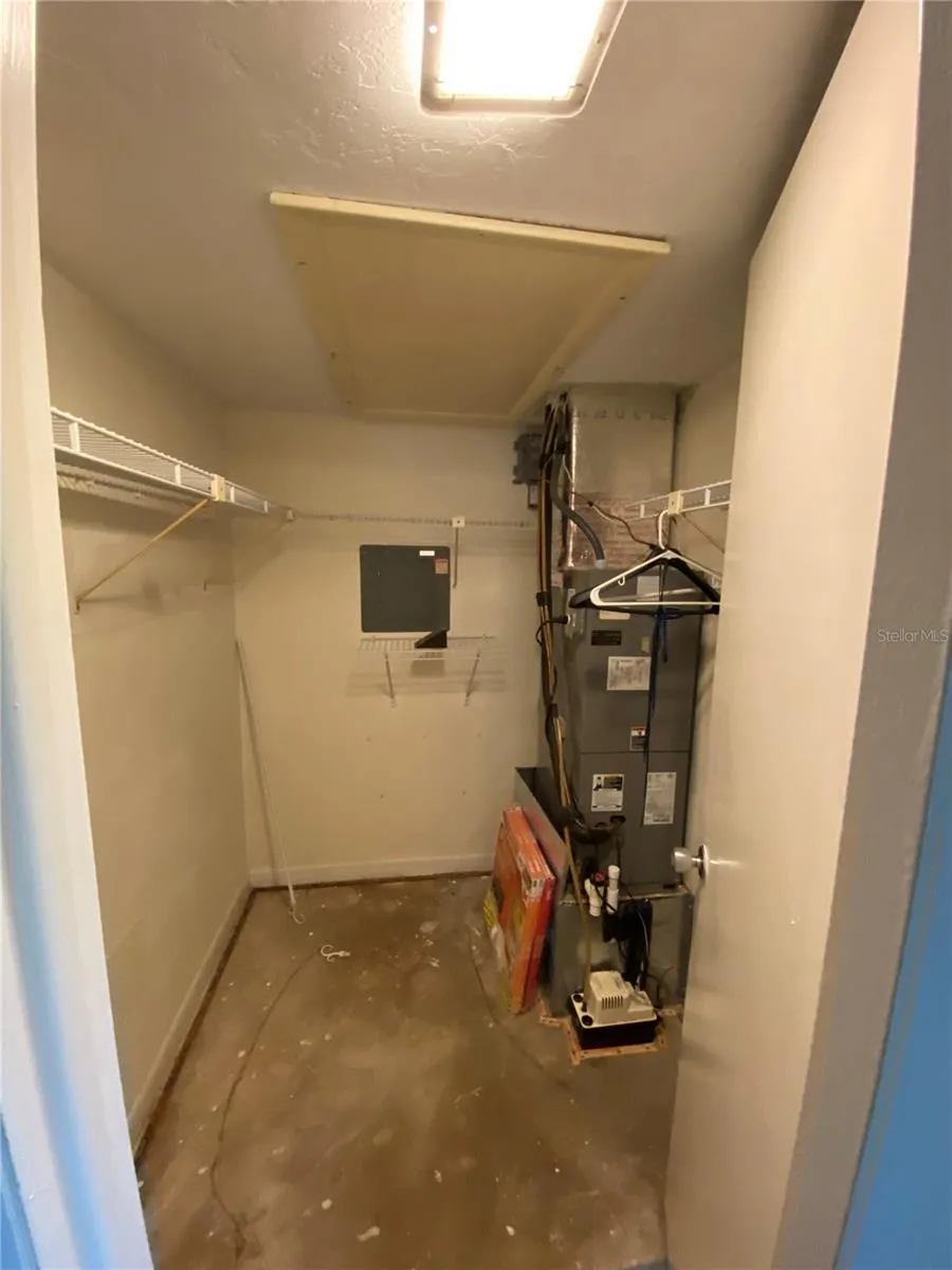 Walk In Closet