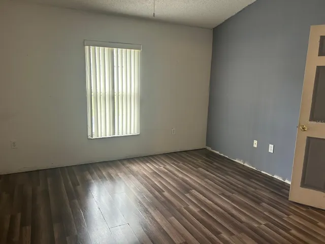 bedroom4