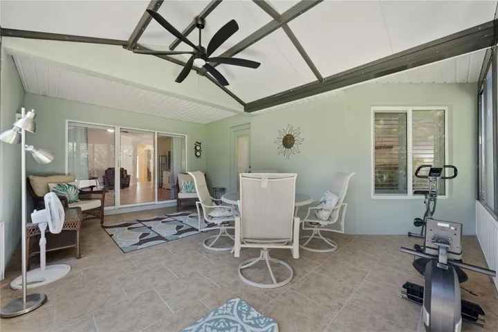 Enclosed patio w/fan