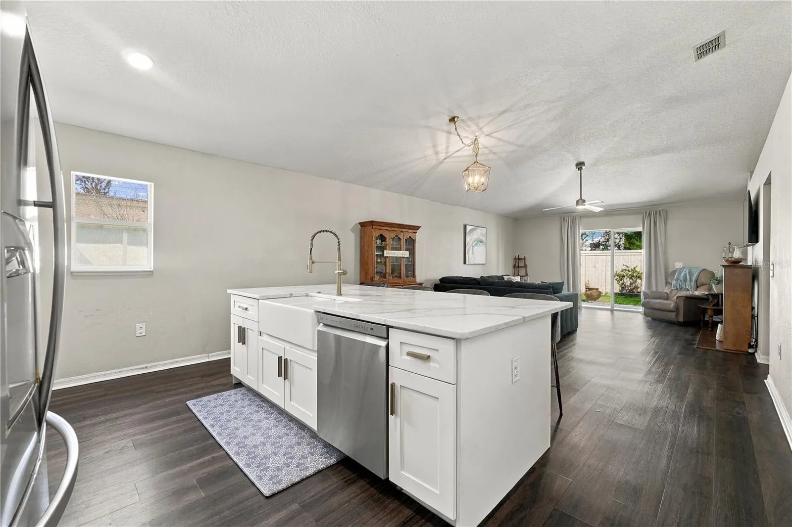 Stainless Appliances &amp; Remodeled Kitchen