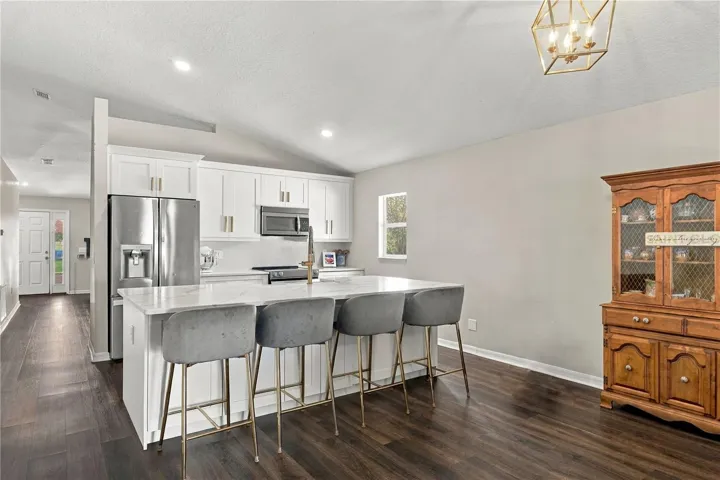 Breakfast Bar &amp; Remodeled Kitchen