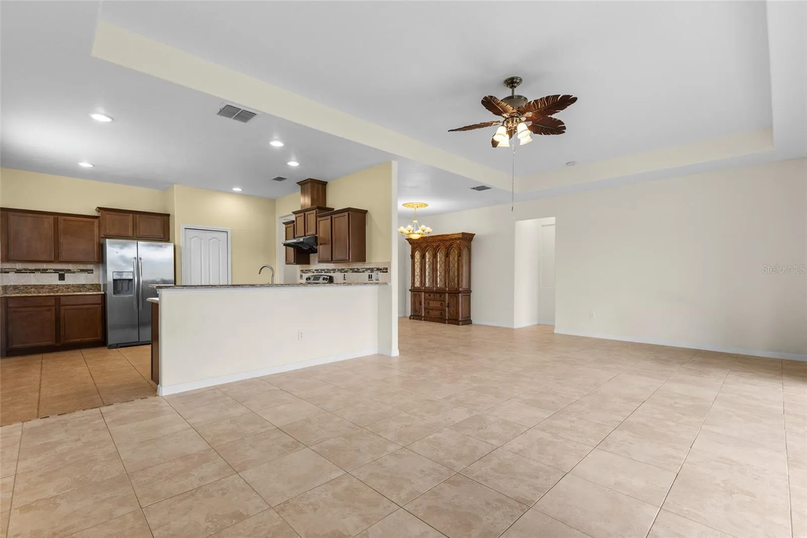 Kitchen Has Bar For Additional Bar Stool Seating