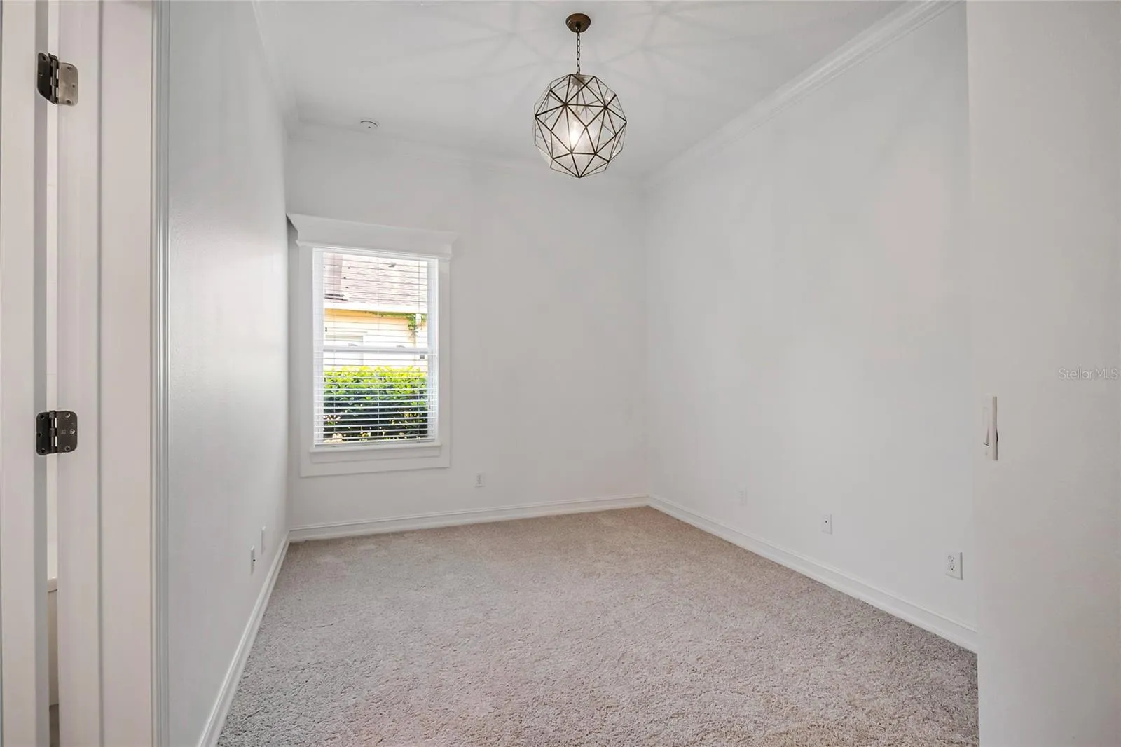 BONUS DEN RETREAT, OFFICE SPACE OR PLAYROOM FOR KIDS DOWSTAIRS