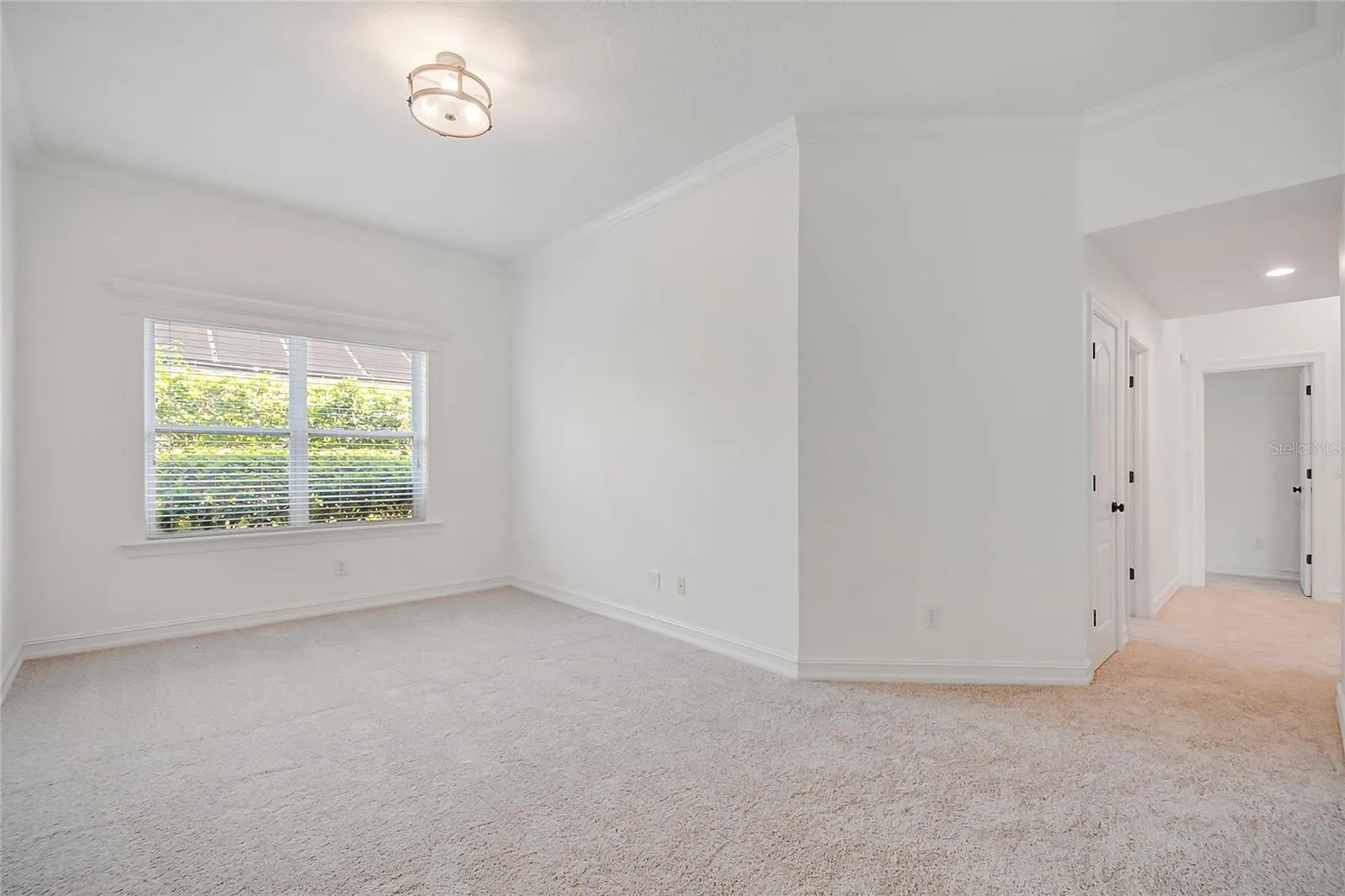 BONUS DEN RETREAT, OFFICE SPACE OR PLAYROOM FOR KIDS DOWSTAIRS