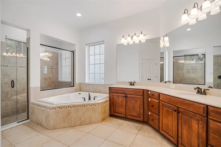 BATHROOM # 1 (MASTER BATH )