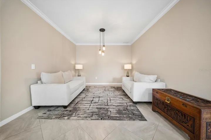 DINING ROOM/FLEX ROOM