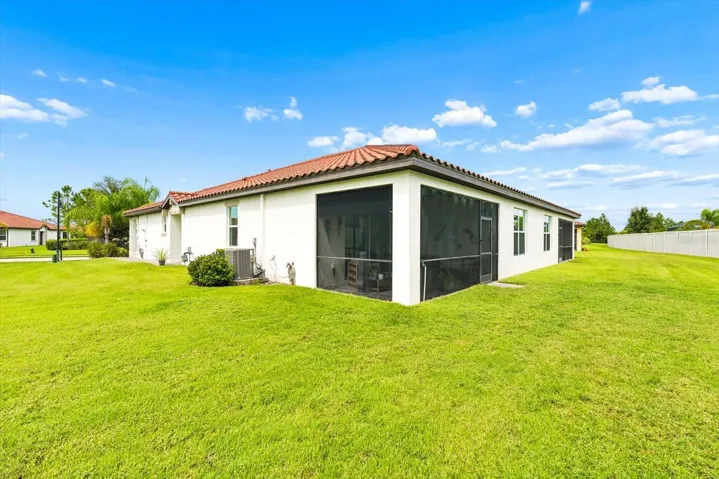 SPACIOUS BACK YARD