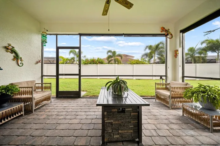 SCREENED LANAI