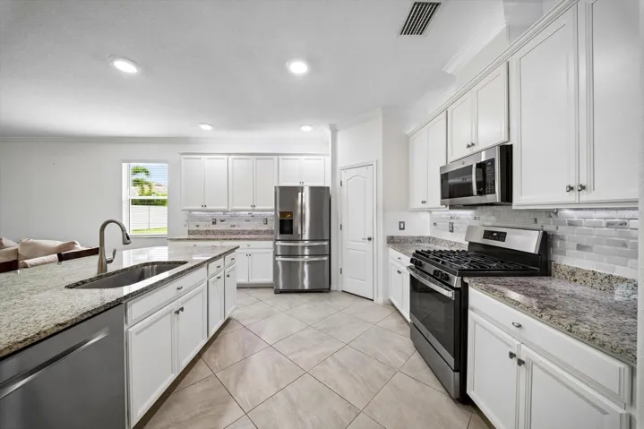 WALK IN PANTRY